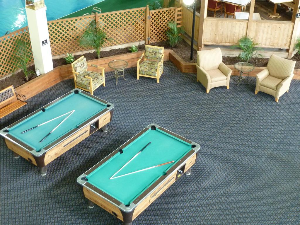 Katahdin Inn & Suites Millinocket Екстериор снимка