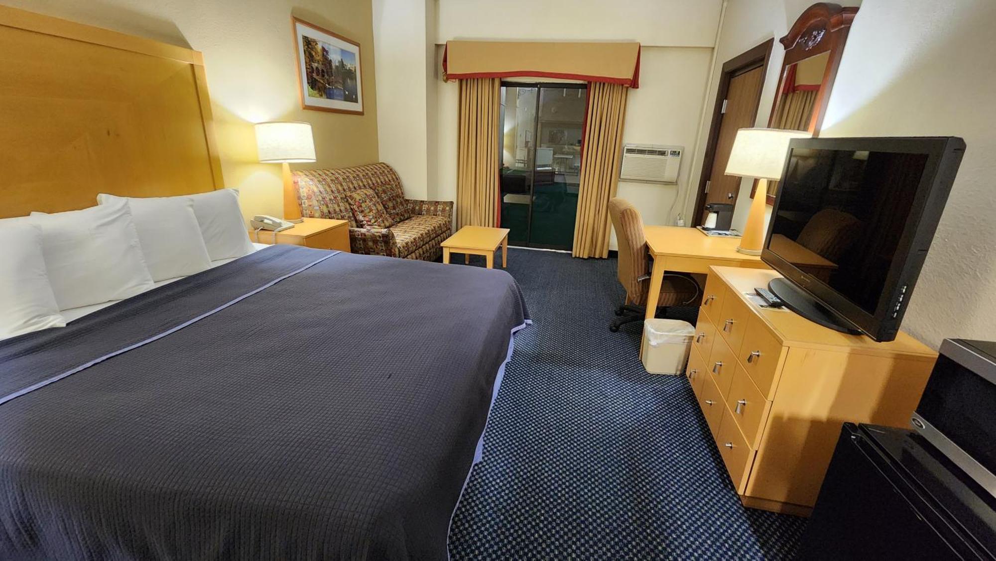Katahdin Inn & Suites Millinocket Екстериор снимка