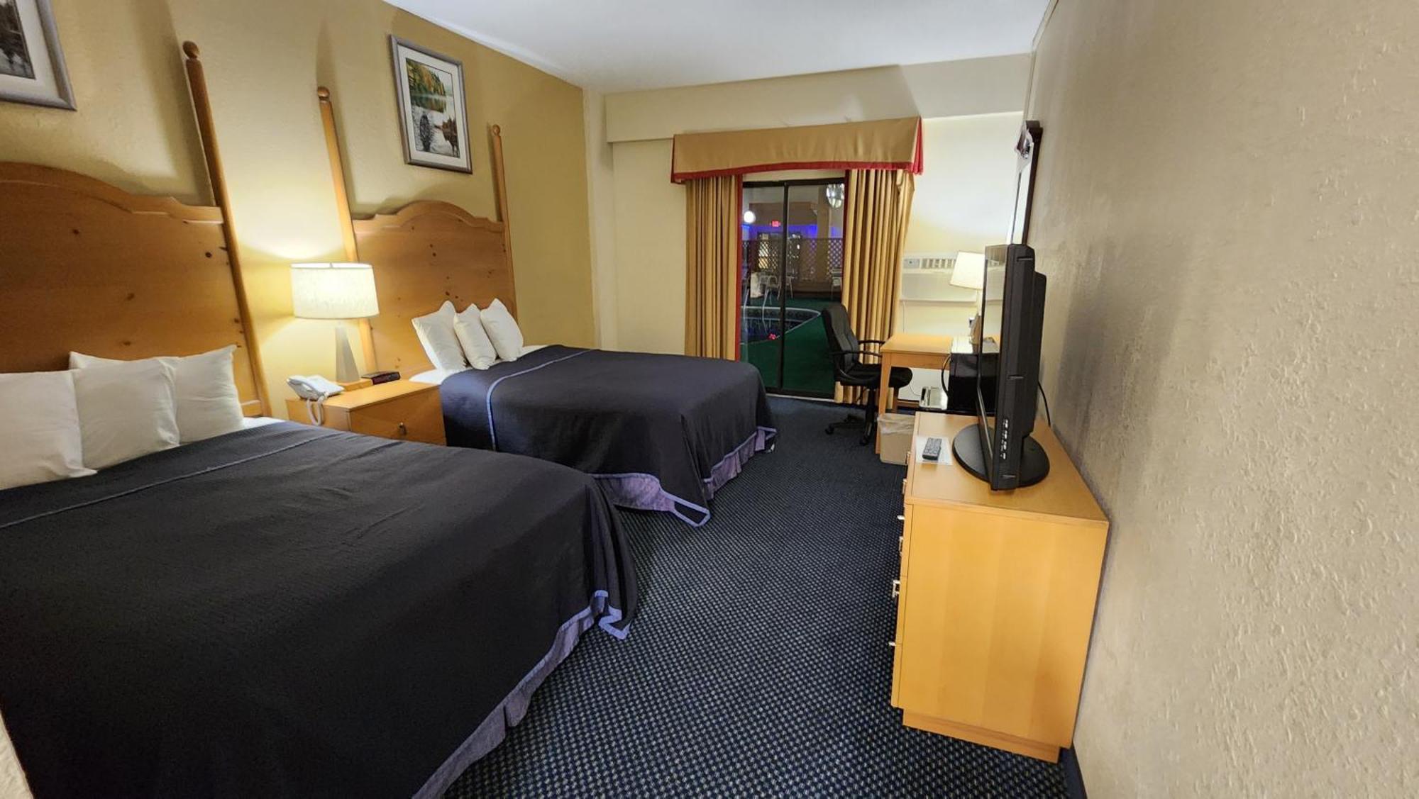 Katahdin Inn & Suites Millinocket Екстериор снимка