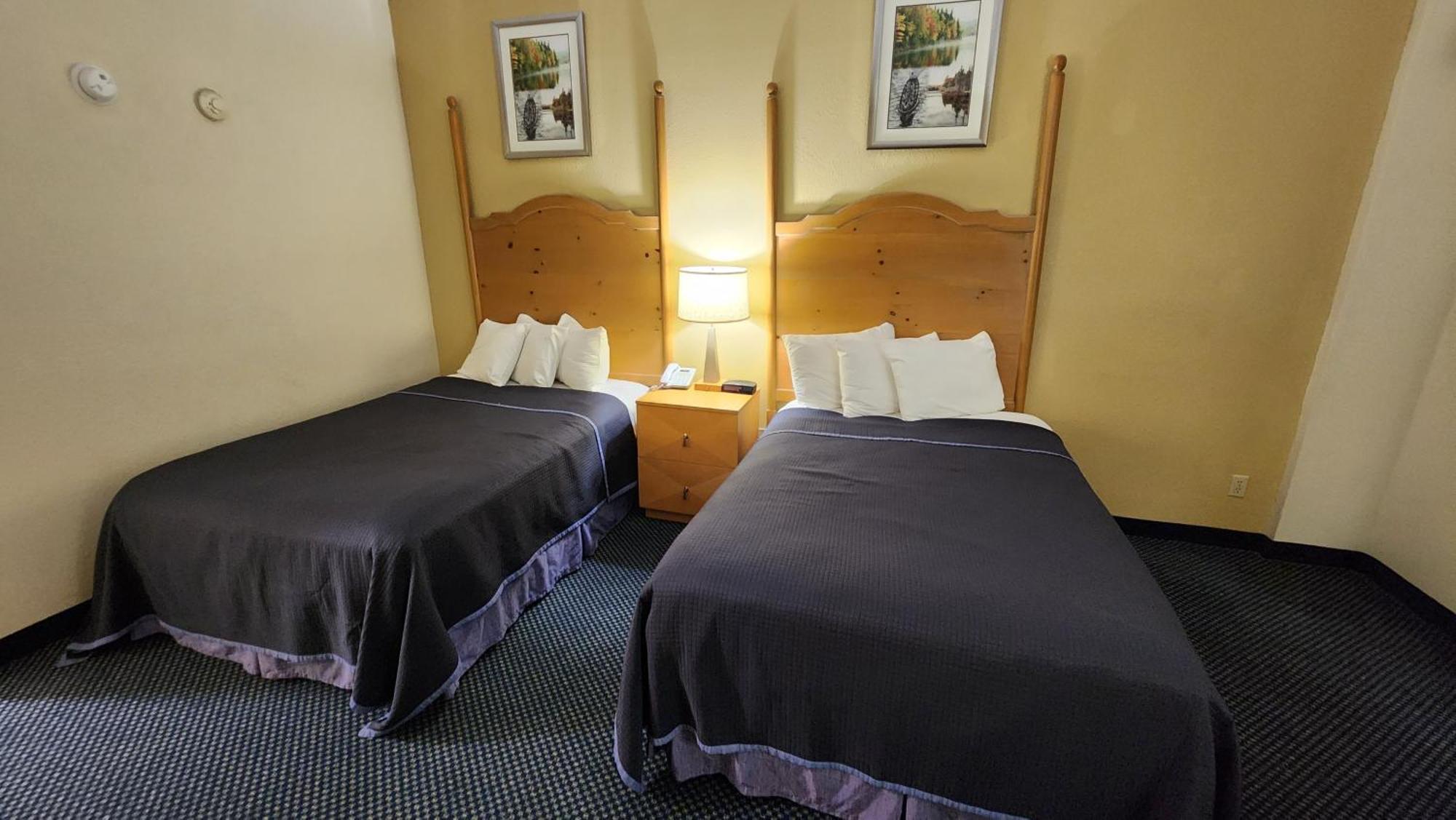 Katahdin Inn & Suites Millinocket Екстериор снимка