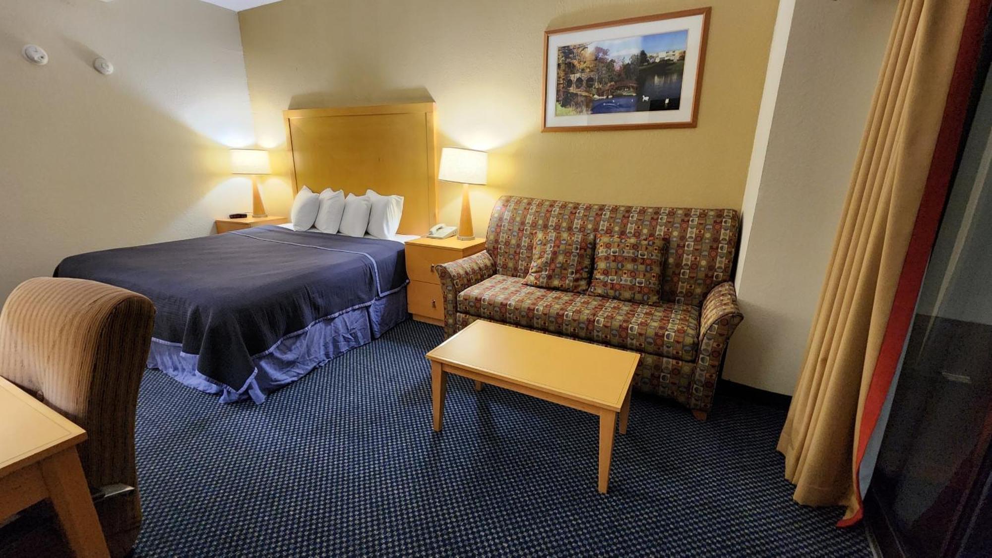 Katahdin Inn & Suites Millinocket Екстериор снимка