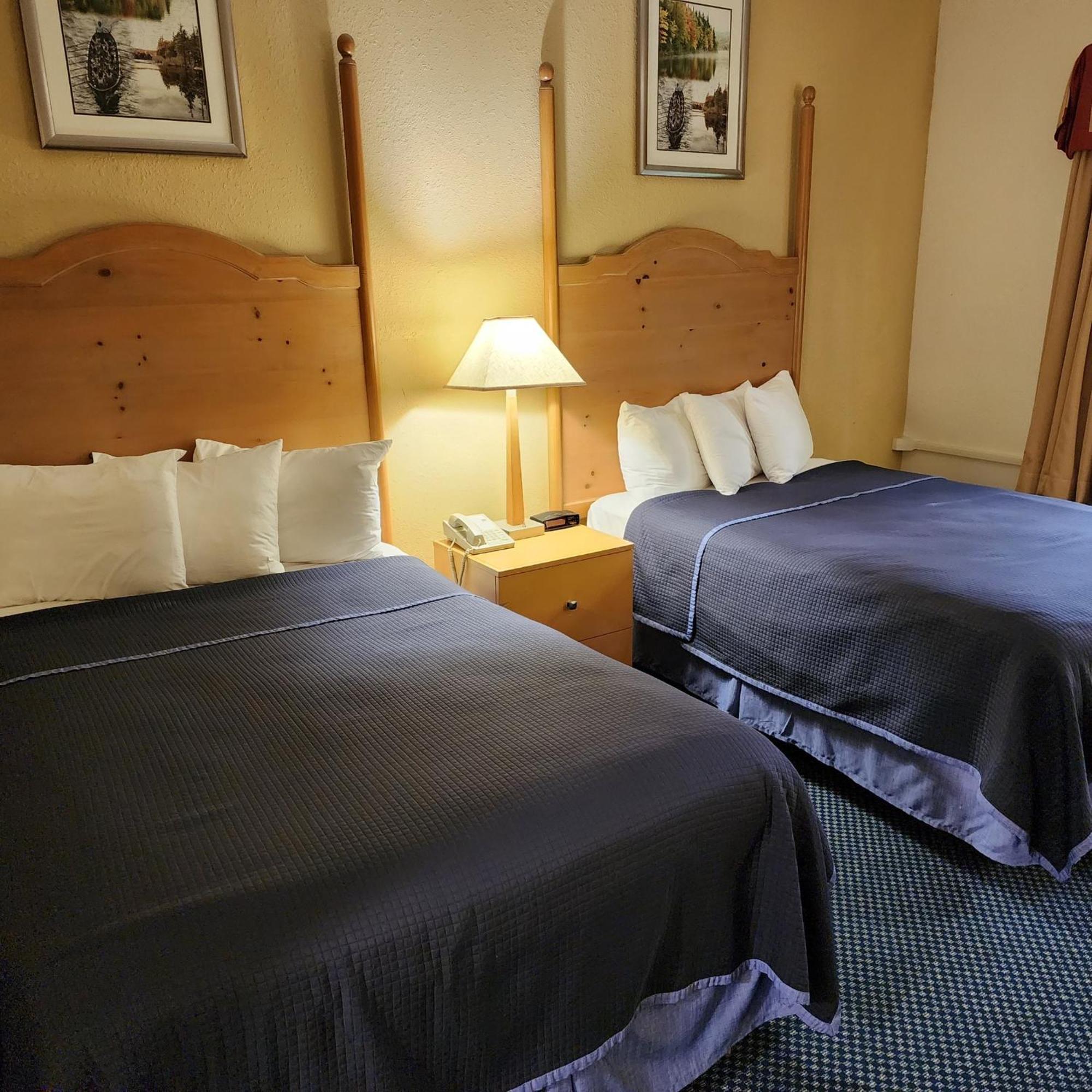 Katahdin Inn & Suites Millinocket Екстериор снимка