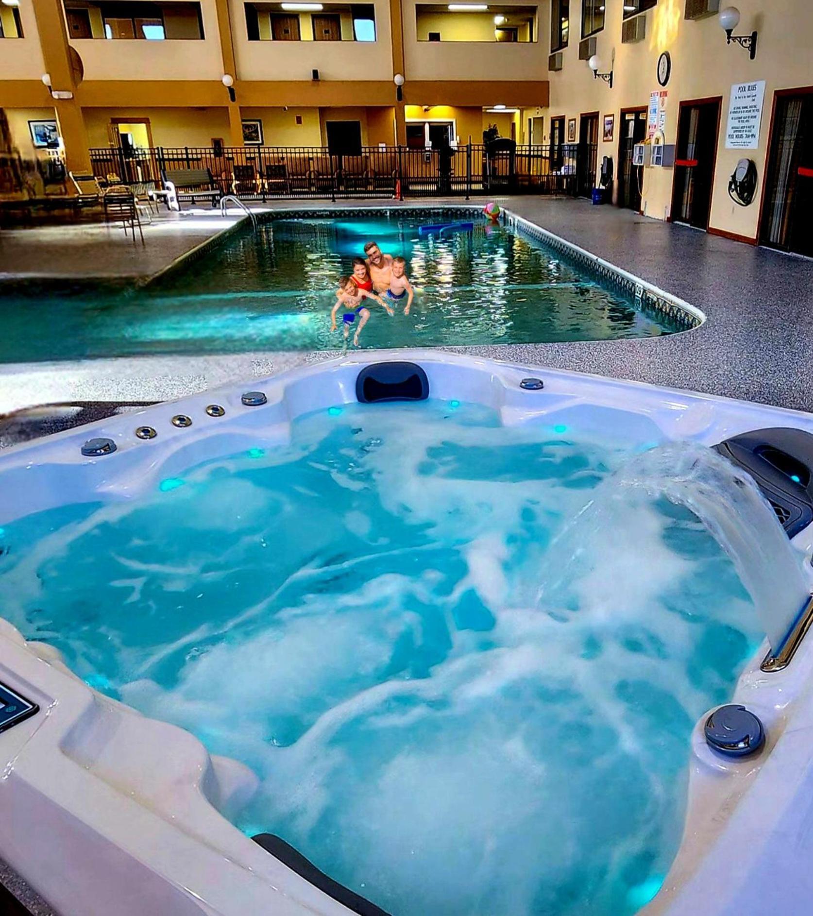 Katahdin Inn & Suites Millinocket Екстериор снимка