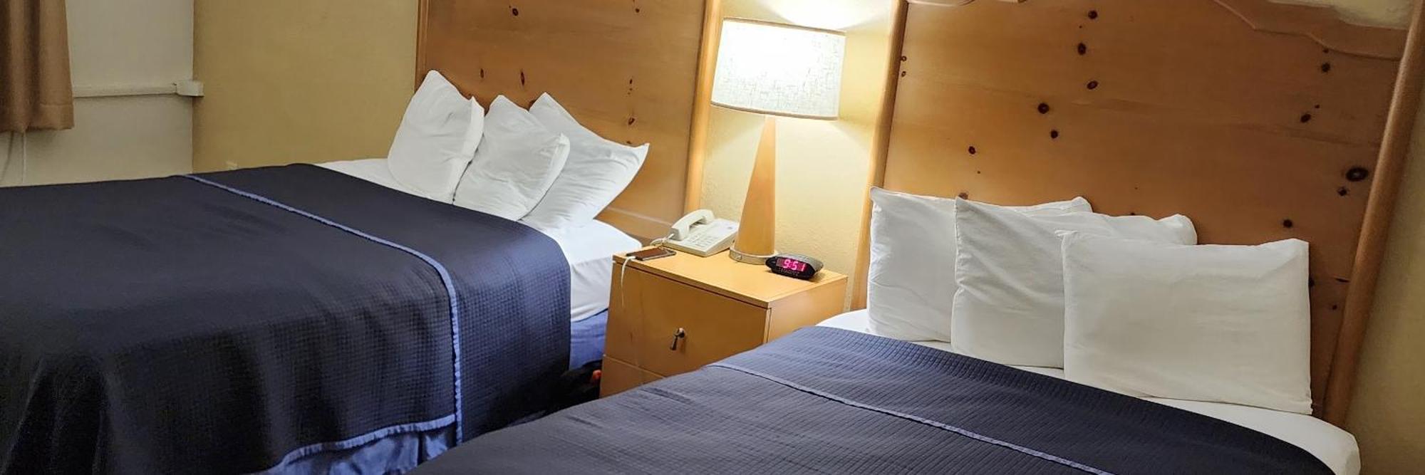 Katahdin Inn & Suites Millinocket Екстериор снимка