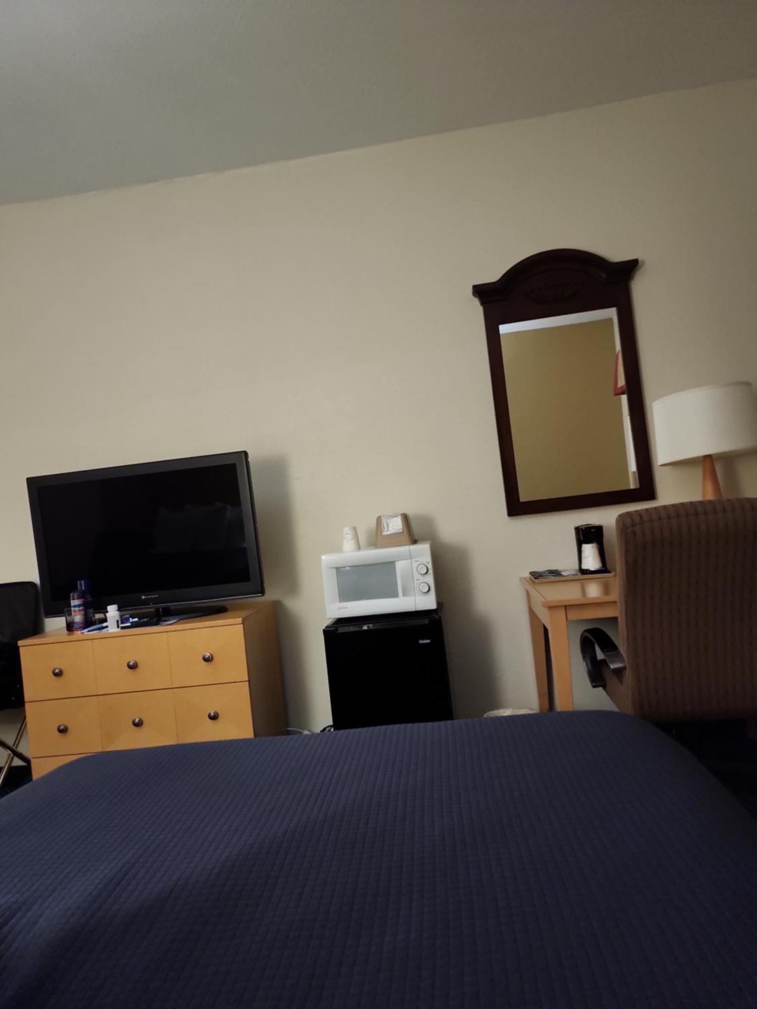 Katahdin Inn & Suites Millinocket Екстериор снимка