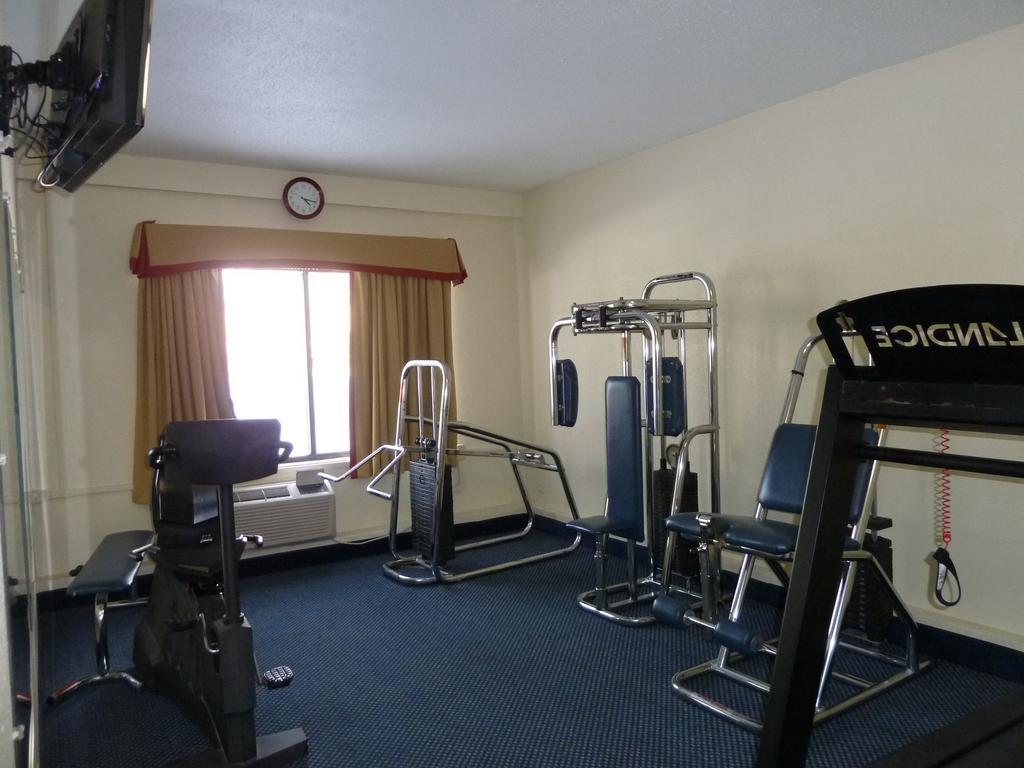 Katahdin Inn & Suites Millinocket Екстериор снимка
