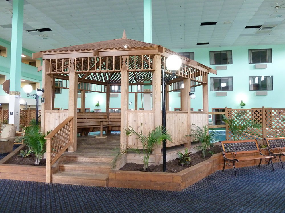Katahdin Inn & Suites Millinocket Екстериор снимка