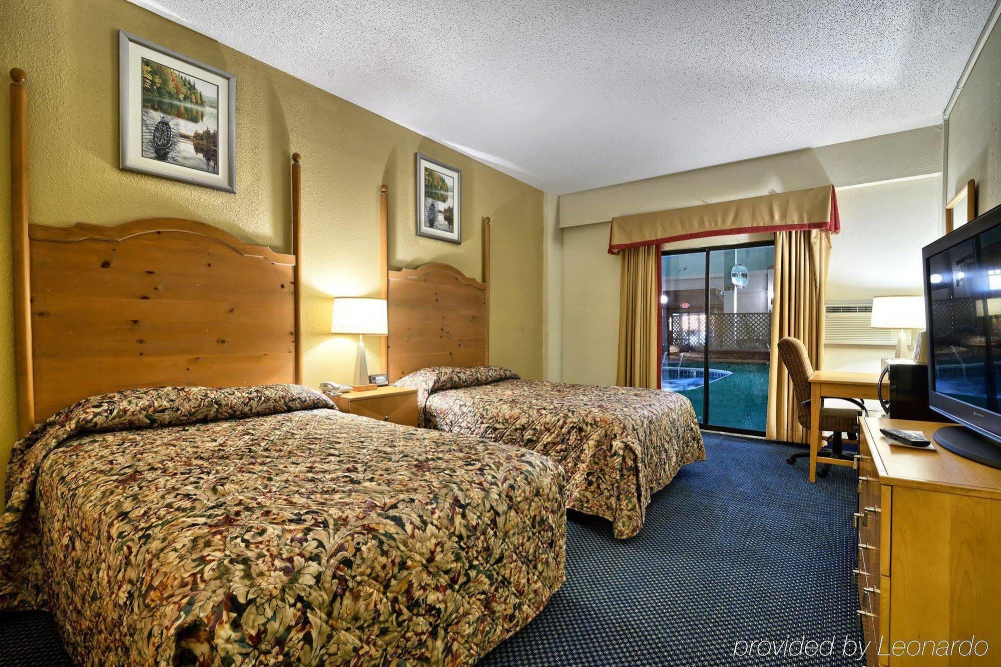 Katahdin Inn & Suites Millinocket Екстериор снимка