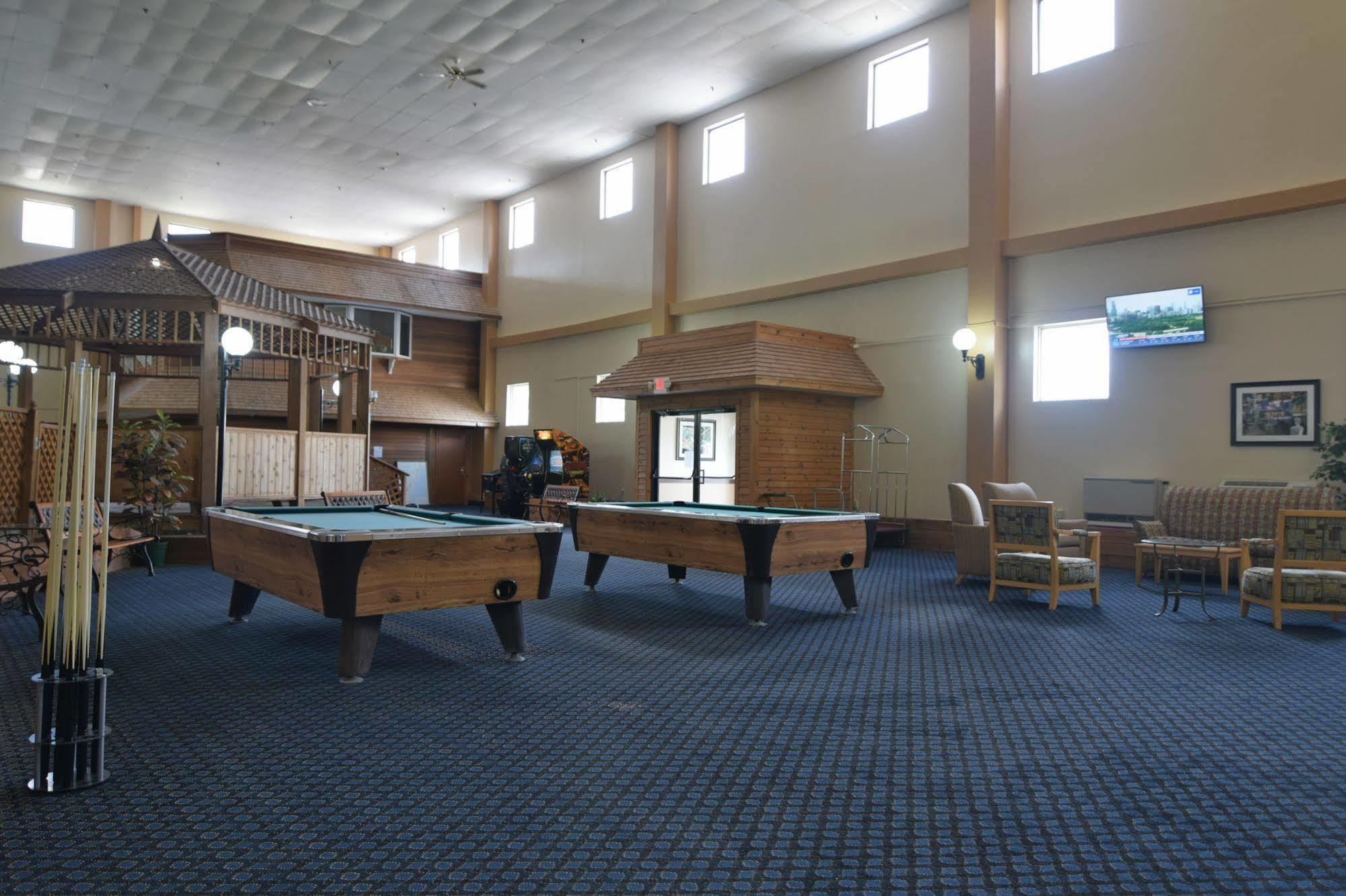 Katahdin Inn & Suites Millinocket Екстериор снимка